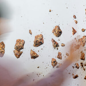 QUEM DÁ UM PASSO ACRESCENTA UM TRAÇO